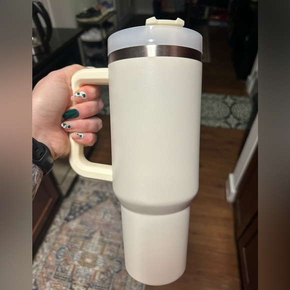 Stanley 40oz Tumbler - Picture 4 of 6